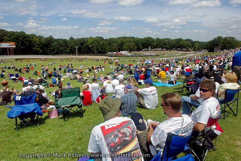 Race Fans at Mid-Ohio - 7d401817