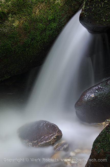 Water on Rocks - 7db03003